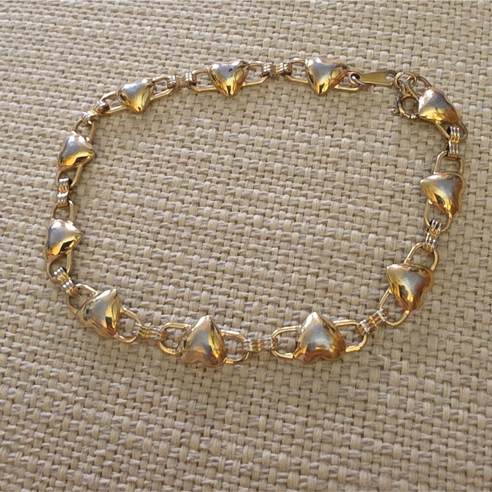 Vintage Avon Gold Tone Hearts Chain Bracelet